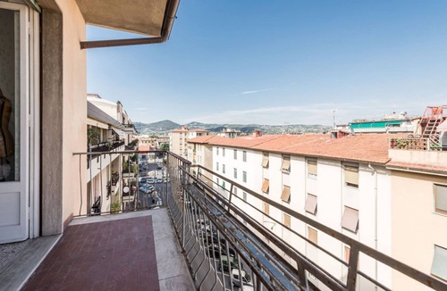 Lungarno del Tempio Apartment | Artista di Firenze. Comfortable apartment in a residential area by Mmega