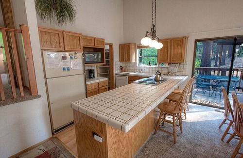South Lake Tahoe House | Aspen View Lodge | BBQ | 2 Miles from Heavenly Ski