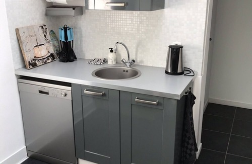 Enkhuizen Apartment | At the Veste Enkhuizen, peace, space, large garden and 5 min walking distance from the center