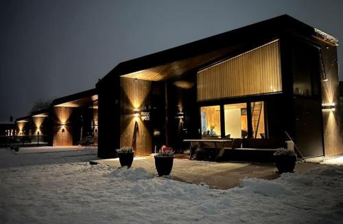 Nes Municipality House | Attraktiv & smart funkishytte på Nes Strandhager.
