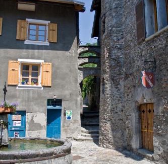 Albertville Bed & Breakfast | Au Cheval Blanc - appartements et chambres d'hôtes