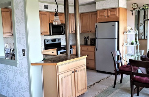 Folly Field Villa | AUG 16-NOV&:OCEANVIEW3RDFL,2B/2B,50ydtoBEACH,POOL, NEWtile shower,ELEVATOR