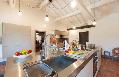 Twist House | Authentic Country Family estate in the Tuscan vineyards