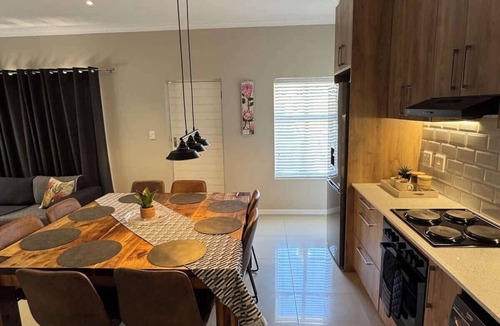 Stellenbosch House | Avalon - 4 Bed 4 Bath House in 24/7 secure Estate