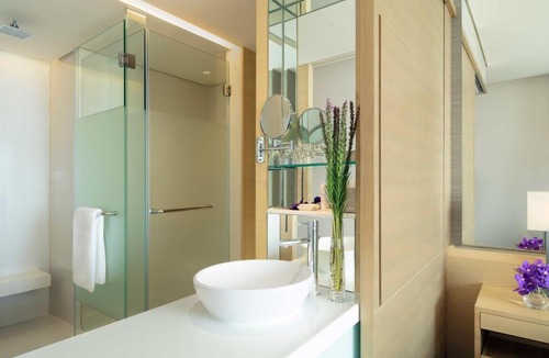 Samre Hotel | Avani Plus Riverside Bangkok Hotel
