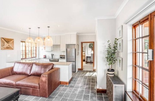Stellenbosch Apartment | Avemore Olive Apartment - your new favourite accommodation in the Winelands!