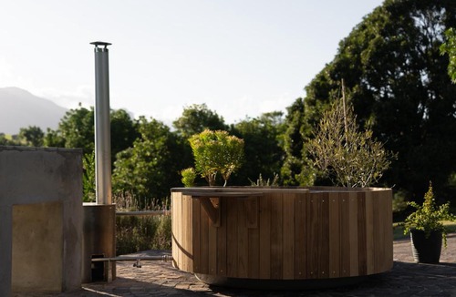 Stellenbosch Apartment | Avemore Vineyard View - wood fired hot tub and full power back up