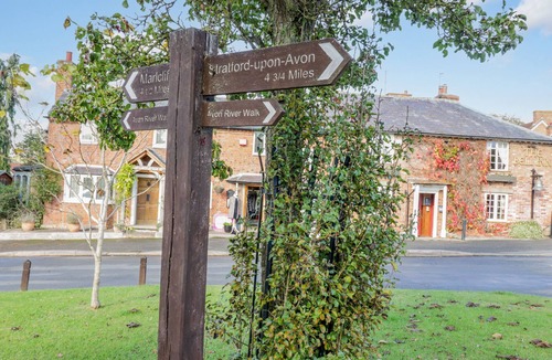 Ardens Grafton Cottage | AVON VIEW, family friendly in Welford-On-Avon