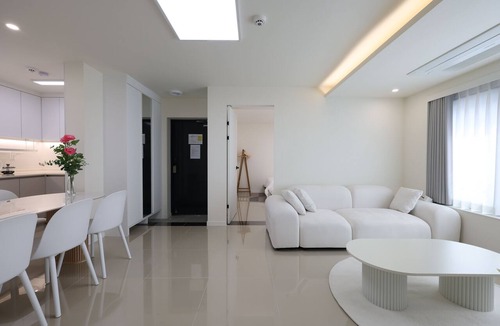 Goyang Villa | [AWESTAY301] Seoul near DMC/New, Full Option/Sleeps8/3BR,5Beds,1BA/Free Parking