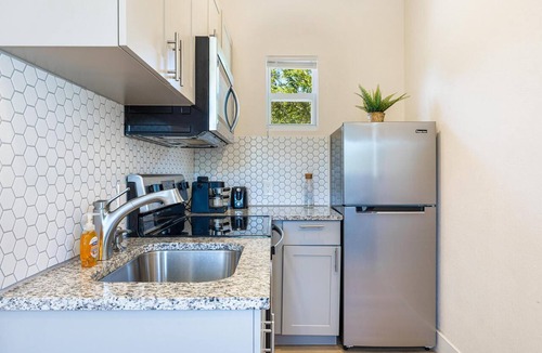 Poinciana Park Apartment | Azure: Mins to Las Olas & Beach, FIFA Perfect