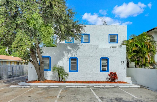 Poinciana Park Apartment | Azure: Mins to Las Olas & Beach, FIFA Perfect
