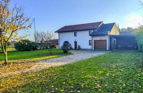 Castelvetro Piacentino House | B&B Cremona Busseto Musica - villa con parco e piscina