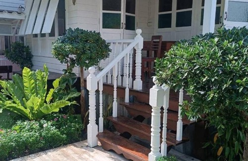 Ramkhamhaeng House | Baan Chay Klong, Canal side Classic Home 2BRs