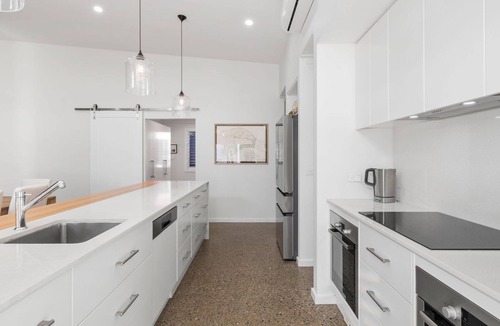 Tomakin House | Bada Bliss - walk to the beach