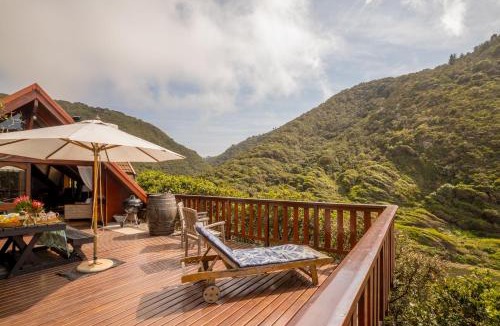Victoria Bay House | Ballots Bay Treehouse
