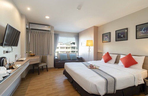 Bang Yi Ruea Hotel | Bangkok Loft Inn