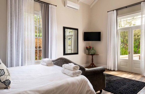 Cape Winelands Bed & Breakfast | Banhoek Corner Guesthouse