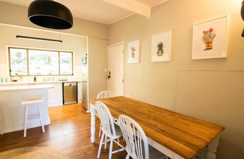 Leura House | Banksia Cottage, pretty cottage with garden, pet freiendly