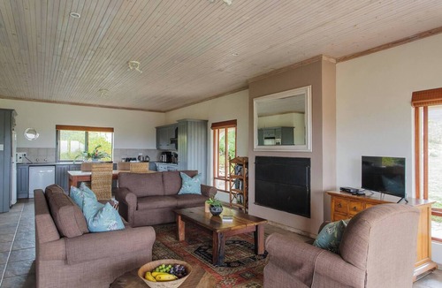 Bot River Villa | Barton Hammerkop Villa nr Hermanus - HotTub & Pool