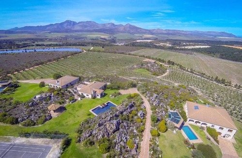 Bot River Villa | Barton Plover Villa Near Hermanus - Pool & Hot Tub