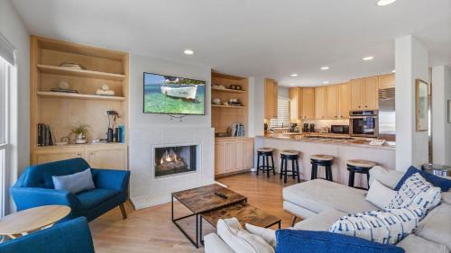 Balboa Peninsula House | Beach Break by AvantStay