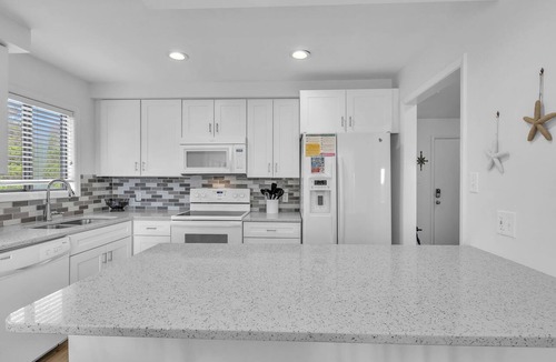 Caswell Beach Condo | Beach Getaway Among the Oaks: Community Pools, Short Walk to Beach Access