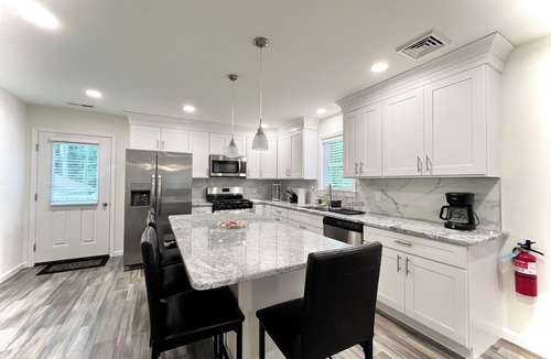 Villas House | Beach House By The Bay, 9 Car Parking, Linen Included
