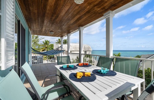 Gambier House | Beach, Ocean View Pool, King Bed - Walking distance to Restaurants & the Beach!