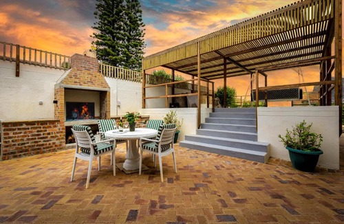 Scott Estate Apartment | Beachfront 3 Bed With Private Parking & BBQ Area