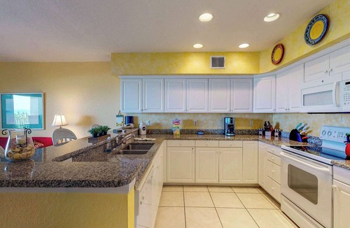 Independence Square Condo | Beachfront condo with washer dryer pool and hot tub dog friendly