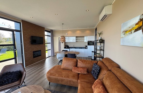 Enkhuizen House | Beachfront Chalet in First Row with Exceptional Sea View and Fenced Garden