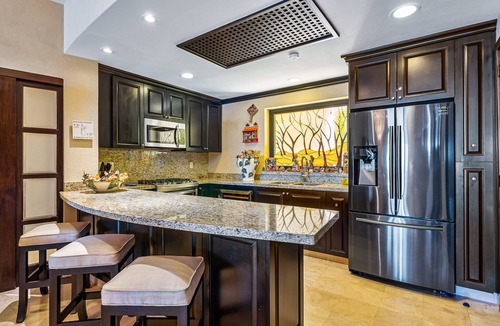 South Shore Hotel Area Condo | Beachfront Dream Retreat With Pool, Tennis & gym Access - Washer/dryer, AC