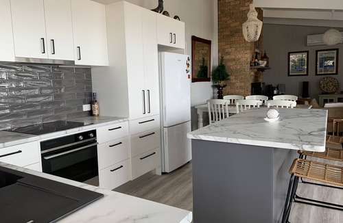 Long Beach House | Beachfront Home relax and enjoy paradise 14day rental discounts