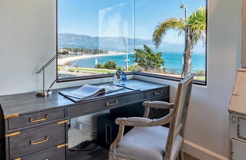 East Mesa House | Beachfront Living at its Best on the Mesa
