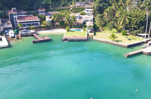 Ponta do Sape House | Beachfront mansion with helipad, 1 swimming pool, 1 hot tub, sauna and 5 bedrooms.