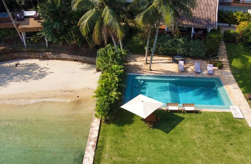 Ponta do Sape House | Beachfront mansion with helipad, 1 swimming pool, 1 hot tub, sauna and 5 bedrooms.