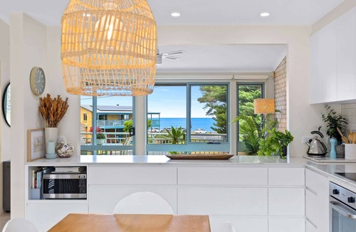 Long Beach House | Beachside 2-Bed Townhouse with Ocean Views