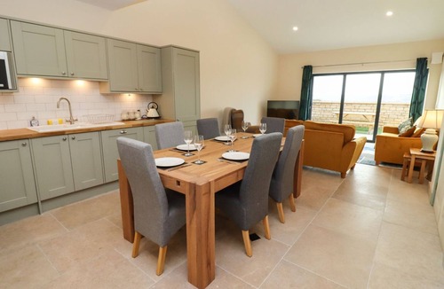 Little Rissington Cottage | BEARS COURT BARN 4, pet friendly in Bourton-On-The-Water