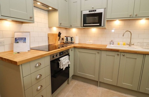 Little Rissington Cottage | BEARS COURT BARN 4, pet friendly in Bourton-On-The-Water