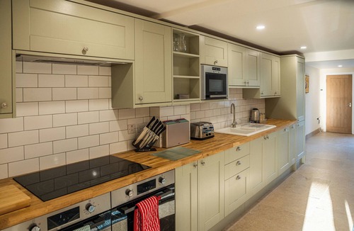 Little Rissington Cottage | BEARS COURT BARN 5, pet friendly in Bourton-On-The-Water