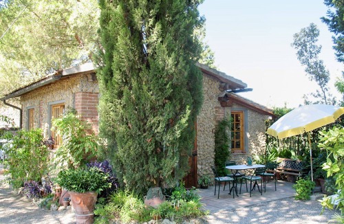 Palaia House | Beautiful private villa for 2 guests with TV and terrace