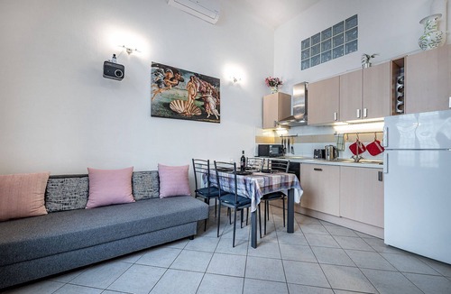 Gavinana Apartment | Beautiful 1-bedroom apartment w/AC, Garden View + 4K Projector Outside ZTL
