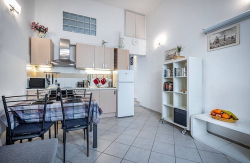 Gavinana Apartment | Beautiful 1-bedroom apartment w/AC, Garden View + 4K Projector Outside ZTL