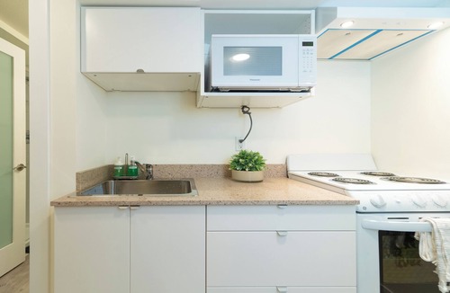 Dundarave House | Beautiful 2-BED Suite in central West Vancouver