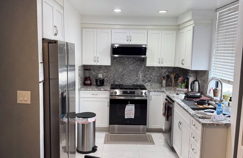 Canoga Park House | Beautiful 2 bedroom 2 bathroom townhome with AC Los Angeles, Canoga Park