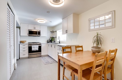 Burnaby House | Beautiful 3 bedroom suite!