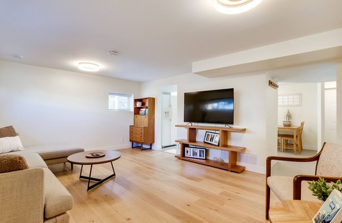 Burnaby House | Beautiful 3 bedroom suite!