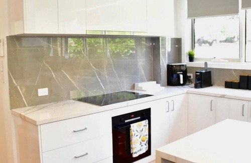 Sutton House | Beautiful 5BR farmhouse 15 min from Canberra CBD