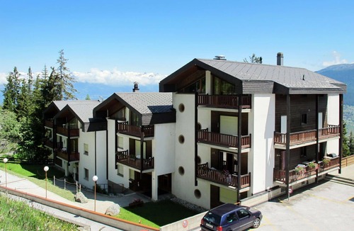 Granges Apartment | Beautiful apartment for 4 guests with WIFI, pool and balcony
