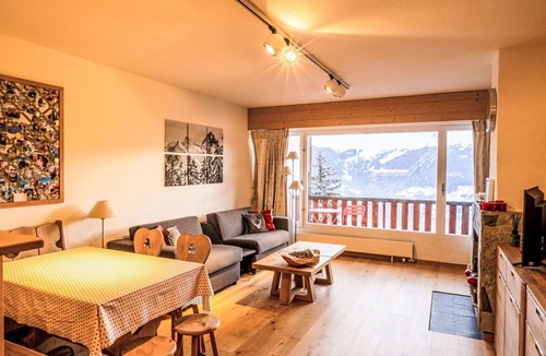 Granges Apartment | Beautiful apartment for 4 guests with WIFI, pool and balcony